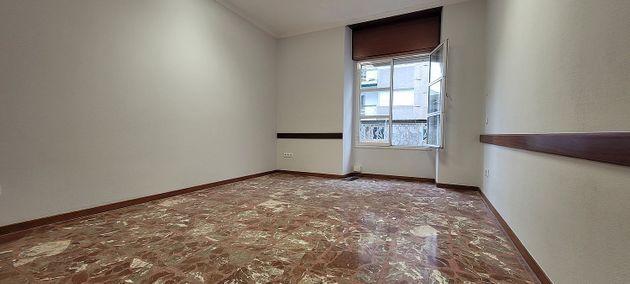 Foto 2 de Alquiler de oficina en calle Castelao de 40 m²