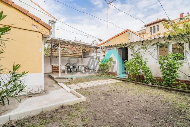 Foto 2 de Casa adossada en venda a Soto del Barco de 6 habitacions amb terrassa i jardí
