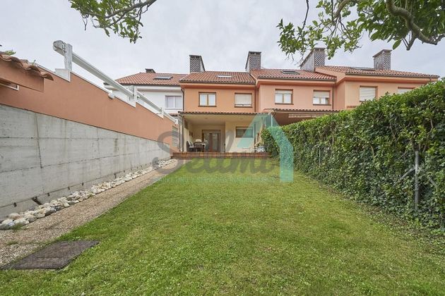 Foto 1 de Casa adossada en lloguer a Ribadesella de 5 habitacions amb terrassa i garatge