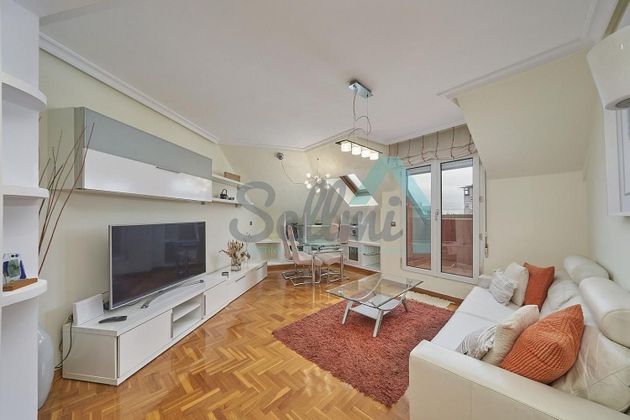 Foto 1 de Piso en alquiler en Milán - Pumarín - Teatinos de 2 habitaciones con terraza y garaje
