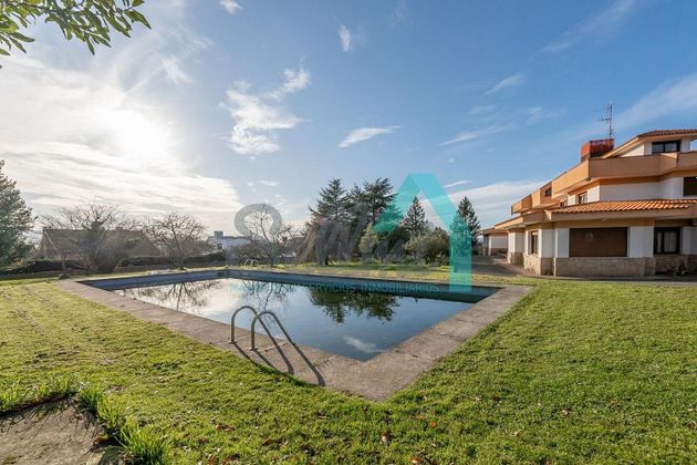 Foto 2 de Xalet en venda a Cabueñes de 10 habitacions amb terrassa i piscina
