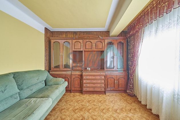 Foto 2 de Pis en venda a Castrillón de 4 habitacions amb terrassa i calefacció