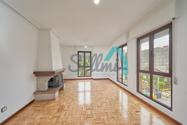 Foto 2 de Pis en venda a Llanera de 3 habitacions amb terrassa i garatge