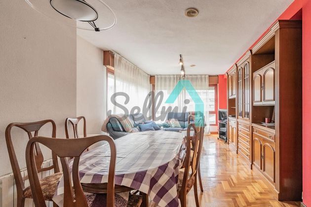 Foto 2 de Pis en lloguer a Santo Domingo de 4 habitacions amb terrassa i mobles