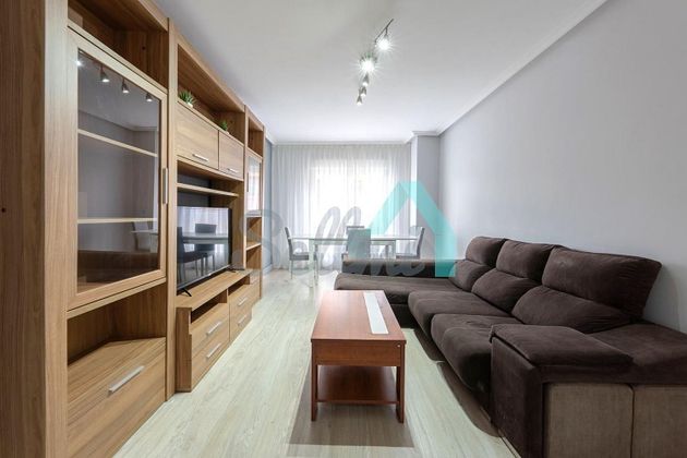 Foto 2 de Pis en lloguer a San Lázaro - Otero - Villafría de 3 habitacions amb terrassa i mobles