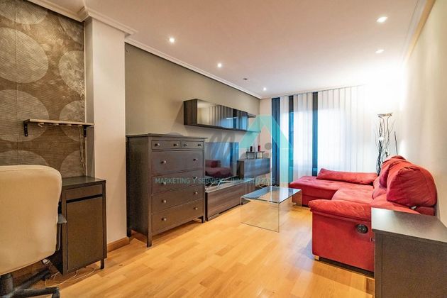 Foto 1 de Pis en lloguer a Milán - Pumarín - Teatinos de 2 habitacions amb garatge i mobles