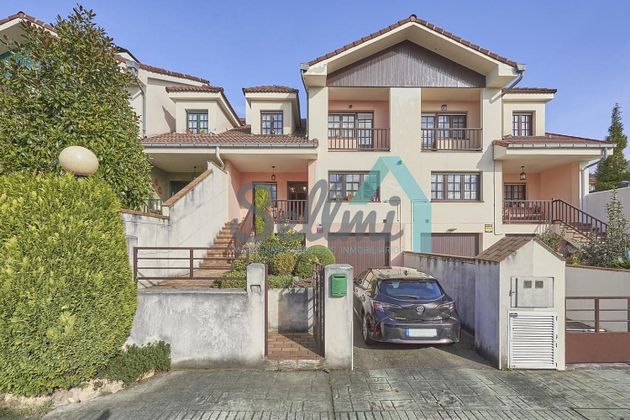 Foto 2 de Casa adossada en venda a Llanera de 5 habitacions amb terrassa i piscina
