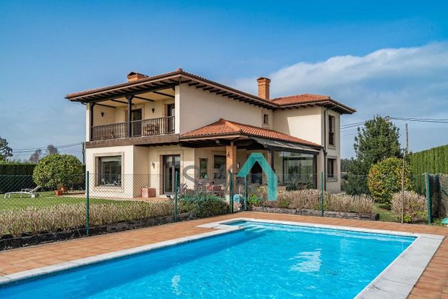 Foto 2 de Xalet en venda a Soto del Barco de 5 habitacions amb terrassa i piscina