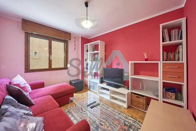 Foto 1 de Pis en lloguer a La Ería - Masip de 3 habitacions amb terrassa i mobles