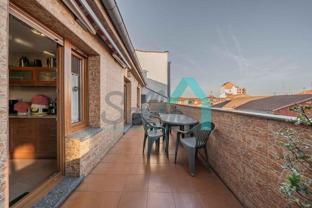 Foto 2 de Àtic en venda a La Calzada de 3 habitacions amb terrassa i calefacció