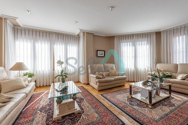 Foto 1 de Piso en venta en Milán - Pumarín - Teatinos de 4 habitaciones con terraza y calefacción