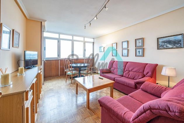 Foto 1 de Alquiler de piso en Centro - Gijón de 3 habitaciones con terraza y muebles
