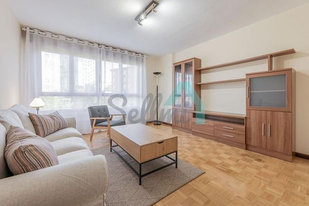 Foto 1 de Alquiler de piso en Huca - Prados de 2 habitaciones con muebles y calefacción