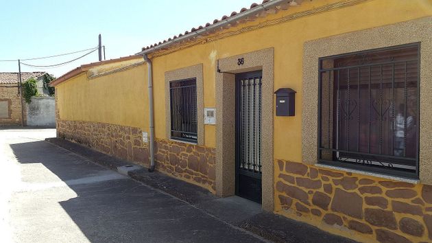 Foto 1 de Casa adosada en venta en Cabezabellosa de la Calzada de 2 habitaciones con garaje y calefacción