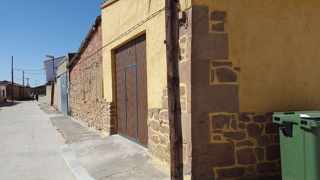 Foto 2 de Casa adossada en venda a Cabezabellosa de la Calzada de 2 habitacions amb garatge i calefacció