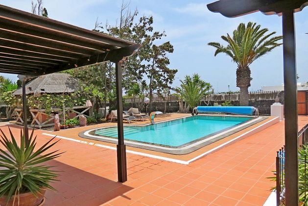 Foto 2 de Chalet en venta en Playa Blanca de 5 habitaciones con terraza y piscina