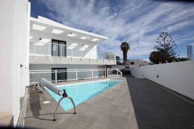 Foto 1 de Xalet en venda a Nazaret de 4 habitacions amb terrassa i piscina