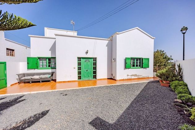Foto 1 de Xalet en venda a Tinajo de 4 habitacions amb terrassa i jardí