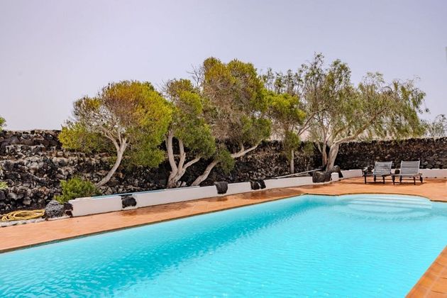 Foto 1 de Venta de chalet en Muñique de 5 habitaciones con terraza y piscina