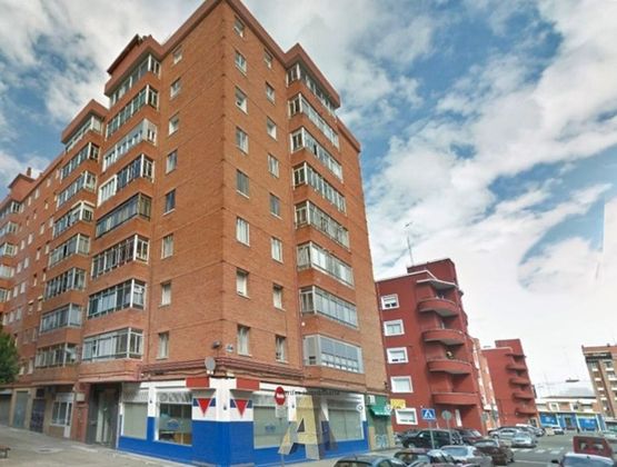 Foto 1 de Pis en venda a calle Málaga de 3 habitacions amb terrassa i calefacció