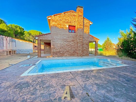 Foto 2 de Venta de chalet en Tudela de Duero de 3 habitaciones con terraza y piscina