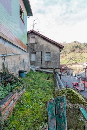 Foto 2 de Casa en venda a calle Lugar Santullano de 3 habitacions amb terrassa i jardí