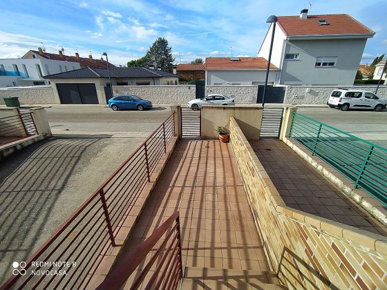 Foto 2 de Casa adosada en venta en Monterrubio de Armuña de 4 habitaciones con terraza y piscina