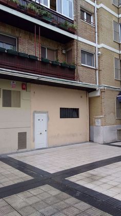 Foto 1 de Alquiler de local en calle Del Pintor Basiano de 63 m²