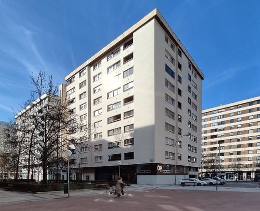 Foto 1 de Venta de piso en avenida De Pío XII de 3 habitaciones con terraza y calefacción
