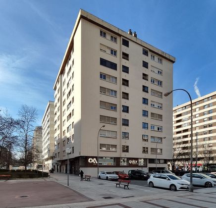 Foto 2 de Venta de piso en avenida De Pío XII de 3 habitaciones con terraza y calefacción