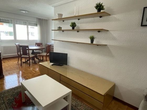Foto 2 de Alquiler de piso en calle Pintor Asenjo de 3 habitaciones con terraza y garaje