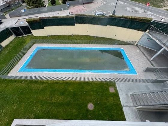 Foto 2 de Dúplex en venta en Cendea de Cizur de 4 habitaciones con terraza y piscina