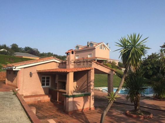 Foto 2 de Xalet en venda a Bergondo de 6 habitacions amb terrassa i piscina