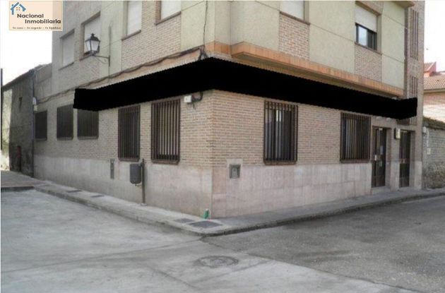 Foto 2 de Piso en venta en Navalmanzano de 4 habitaciones con terraza y calefacción