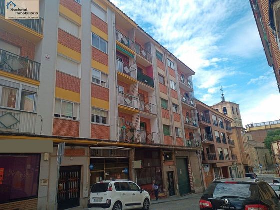 Foto 1 de Piso en venta en Centro - Segovia de 3 habitaciones con terraza y balcón