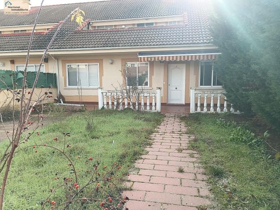 Foto 2 de Casa en venda a Mojados de 3 habitacions amb terrassa i jardí