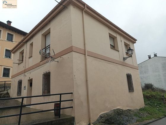 Foto 1 de Casa en venda a San Leonardo de Yagüe de 5 habitacions amb jardí i calefacció