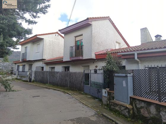 Foto 1 de Casa adossada en venda a Santa María del Tiétar de 4 habitacions amb terrassa i piscina