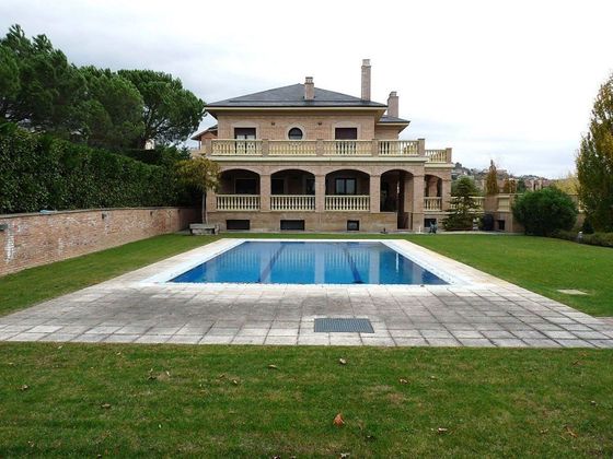 Foto 2 de Xalet en venda a Olaz de 6 habitacions amb terrassa i piscina