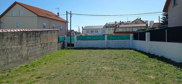 Foto 1 de Casa en venta en Ribeira de 3 habitaciones con garaje y jardín