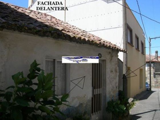 Foto 1 de Chalet en venta en Vilanova de Arousa de 2 habitaciones con jardín
