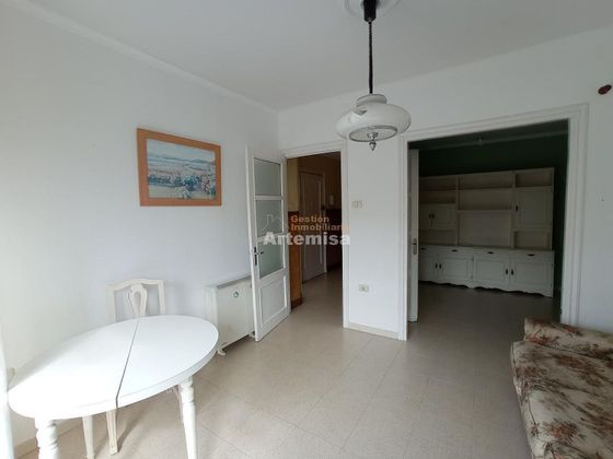 Foto 2 de Piso en venta en Praza de España de 2 habitaciones con calefacción y ascensor