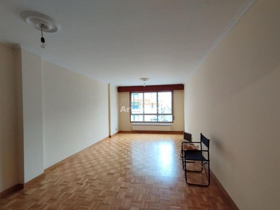 Foto 1 de Piso en venta en Praza de España de 4 habitaciones con garaje y calefacción