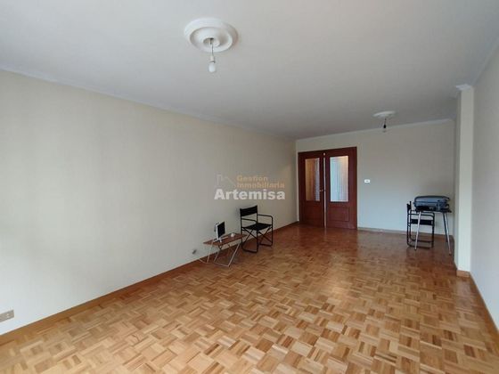 Foto 2 de Pis en venda a Praza de España de 4 habitacions amb garatge i calefacció