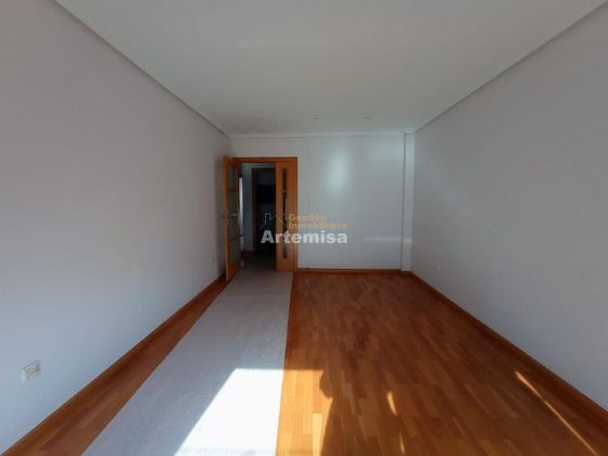 Foto 2 de Piso en venta en Praza de España de 2 habitaciones con terraza y garaje