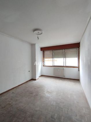 Foto 1 de Piso en venta en Centro - Ferrol de 2 habitaciones con calefacción y ascensor