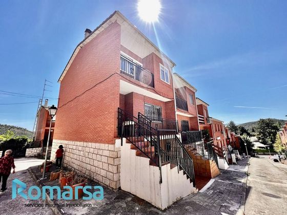 Foto 1 de Casa adosada en venta en Hoyo de Pinares (El) de 3 habitaciones con terraza y garaje