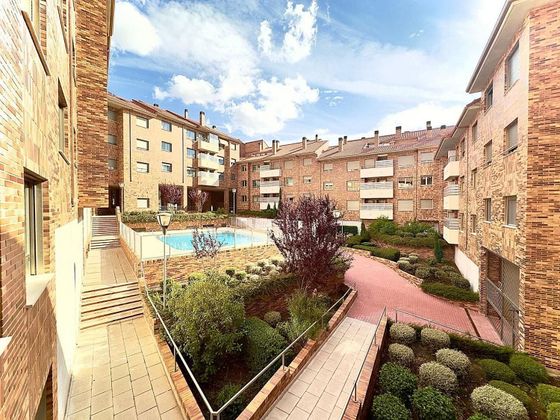 Foto 1 de Pis en venda a Sector Plaza de Toros de 2 habitacions amb terrassa i piscina