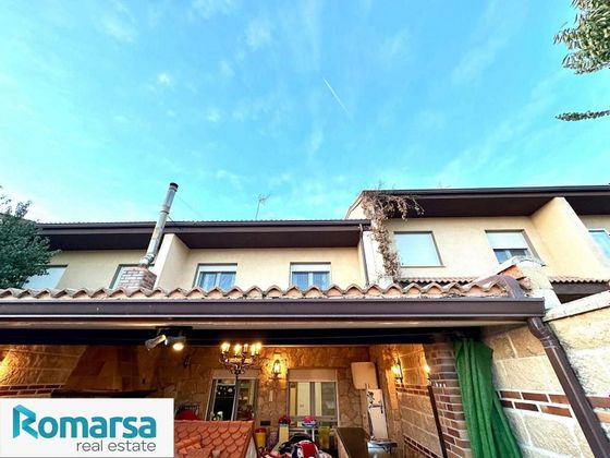 Foto 2 de Casa en venda a Hontanares de Eresma de 4 habitacions amb terrassa i jardí
