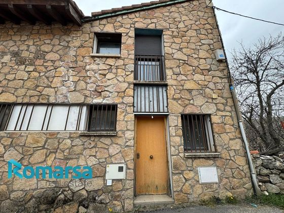 Foto 1 de Casa en venda a Hoyos del Espino de 3 habitacions i 159 m²